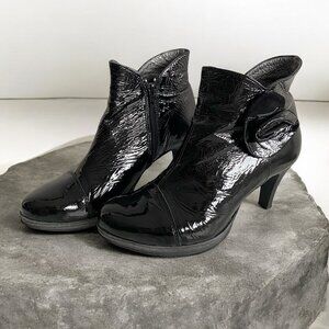 Un Tour En Ville Black Patent Leather Heeled Ankle Boots 8.5​​